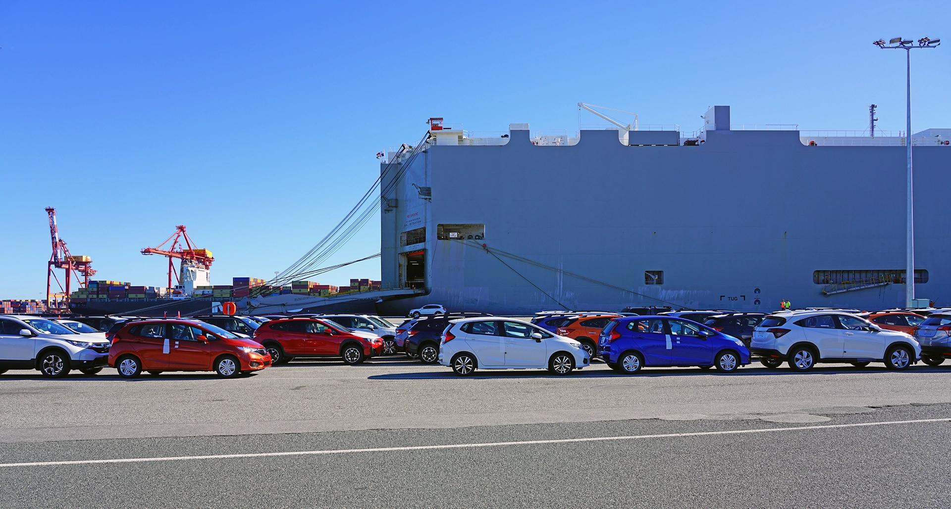 The Benefits of RoRo Shipping for Vehicles and Heavy Equipment